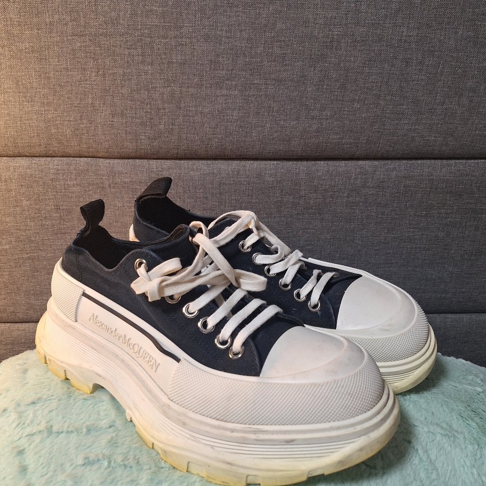 Alexander McQueen Tread Slick Black White sneakers 42 US M9 W11
